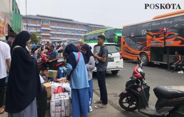 Suasana di terminal induk Bekasi. (Ihsan Fahmi).