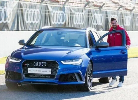 Koleksi mobil mewah milik Lionel Messi. (thefootballlovers)