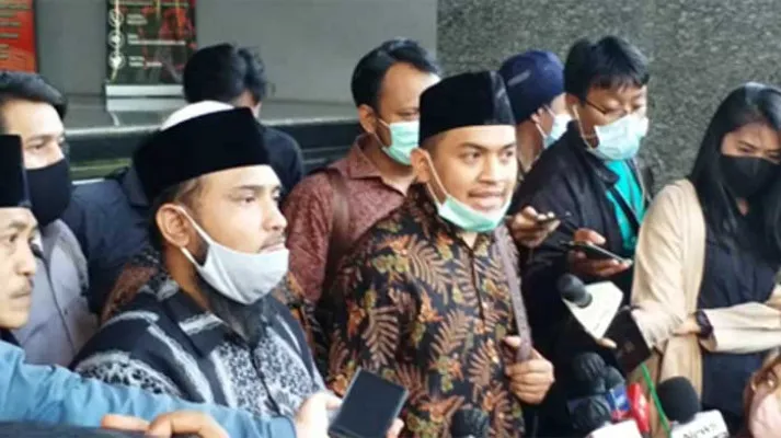 Pengacara keluarga laskar FPI, Aziz Yanuar .(dok/ poskota)