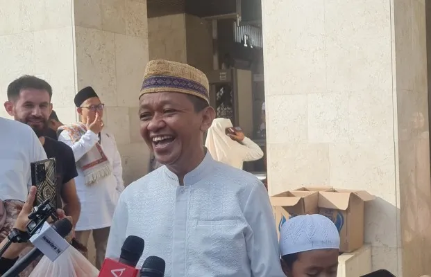 Menteri Investasi, Bahlil Lahadalia di Masjid Istiqlal, Jakarta Pusat. (Poskota.co.id/Pandi Ramedhan)