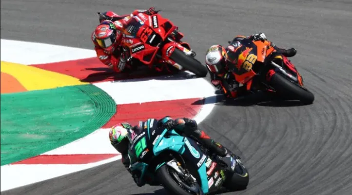 Pebalap tim Petronas Yamaha SRT, Franco Morbidelli (depan).(Twitter @sepangracing)