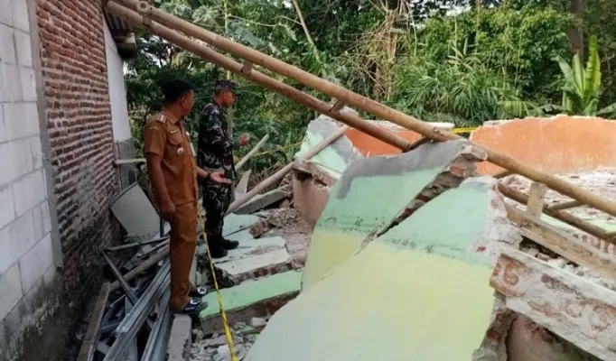 Proyek Sekolah TK di Pandeglang yang menewaskan seorang pekerja. (Foto: Ist).