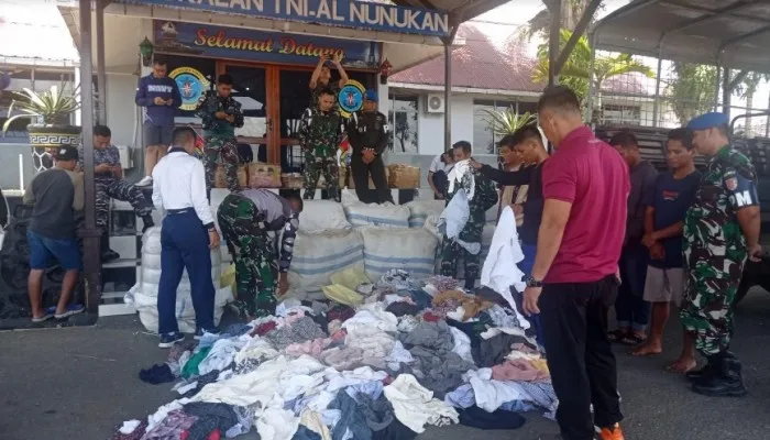 Pengiriman 10 karung pakaian bekas dan 6 kardus kosmetik yang tidak dilengkapi dengan dokumen resmi  digagalkan TNI AL.(Ist)