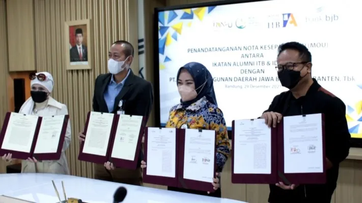 Bank bjb saat tanda tangani nota kesepahaman dengan IA-ITB dan ID-SEED. (ist)