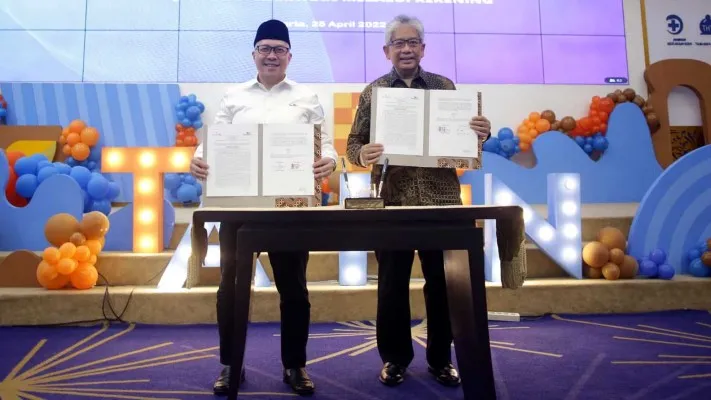 Direktur Utama bank bjb Yuddy Renaldi dan Direktur Utama PT Taspen A.N.S Kosasih