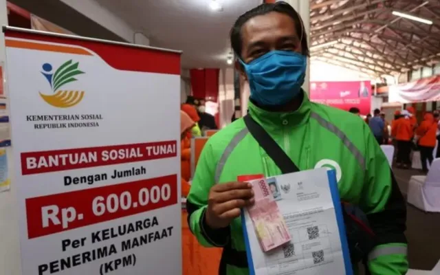 Ilustrasi penyaluran saldo dana BLT MRP Rp600.000. (Kemensos.go.id)