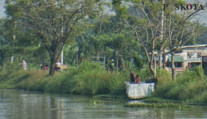 : Warga di wilayah Kabupaten Bekasi. masih ada yang manfaatkan jamban  (Ihsan).