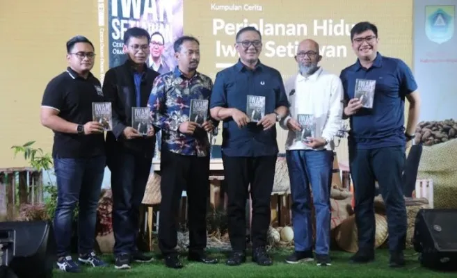 Plt Bupati Bogor meluncurkan buku perdananya yang berjudul 'Iwan Setiawan Cerita Orang-Orang Bogor'.(Ist)