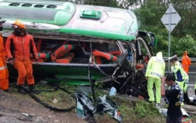 Kecelakaan bus pariwisata di di ruas jalan Imogiri-Dlingo yang menewaskan 13 orang.(Ist)