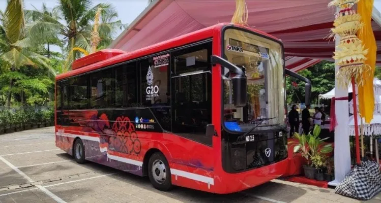 Bus Listrik Merah Putih yang diluncurkan di Bali. (ist)