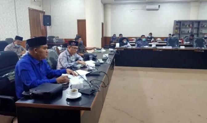 Suasana rapat finalisasi Raperda RPJMD Kota Cilegon Tahun 2021-2026 di kantor DPRD kota Cilegon, Senin (9/8/2021). (ist)