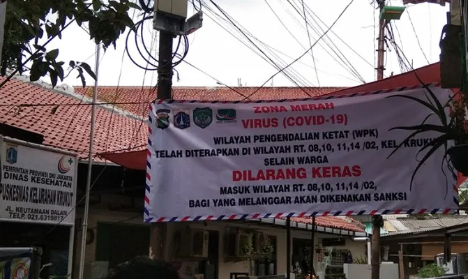 Dalam 5 hari, kasus Covid-19 di Krukut melonjak hingga 53 orang meskipun telah lakukan mikro lockdown, berawal dari 1 warga terpapar saat liburan. (Foto/yoga)