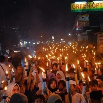 Pawai obor di Citeureup Bogor pada 18 Maret 2023. (Poskota/Panca Aji)