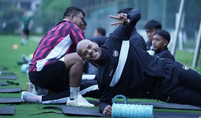 Striker Persib Bandung David da Silva ikut latihan jelang laga lawan Zhejiang FC sebagai pertandingan kedua Grup F AFC Champions League Two 2024-2025. (Persib Official)