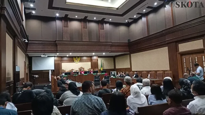 Sidang terdakwa Galaila Karen Kardinah alias Karen Agustiawan di Pengadilan Tipikor Jakarta Pusat. (Poskota.co.id/Ramot Sormin)