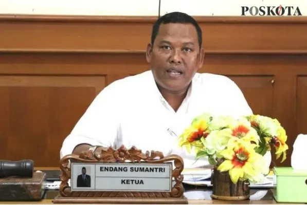 Ketua Komisi I DPRD Pandeglang, Endang Sumantri. (Poskota.co.id/Samsul Fathony)