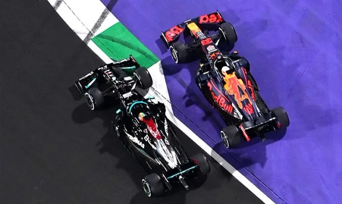 Formula 1 Arab Saudi, kena penalti 5 detik, Max Verstappen: Saya tidak ingin membicarakannya, ingin fokus perebutan gelar juara dunia. (Foto/redbullcontentpool.com)