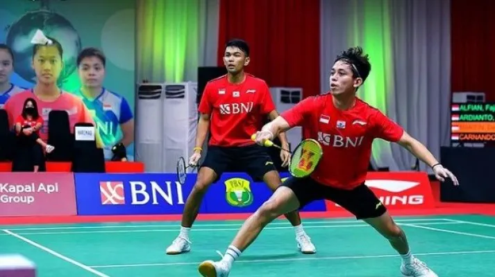 Pemain ganda putra Indonesia, Fajar Alfian dan Ardianto/Muhammad Rian Ardianto sukses membawa Indonesia sementara unggul 2-0 atas China pada partai final Piala Thomas 2020. (foto: instagram/@badminton.ina)