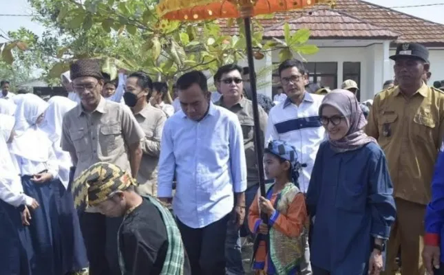 Ali Zamroni, anggota DPR RI saat hadiri acara festival Sawarna Beach di Lebak. (Foto: Ist).