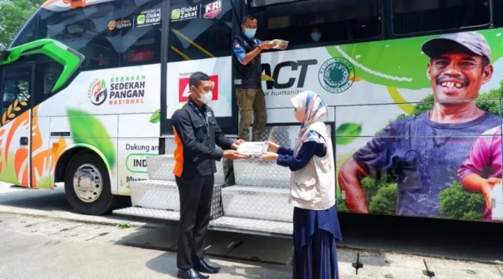 Humanity Food Bus Dukung vaksinasi di Kabupaten Bekasi. (foto: act)