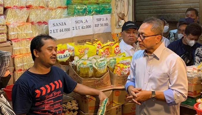 Mendag Zulkifli Hasan di Pasar Cibubur Jakarta Timur.(aldi)