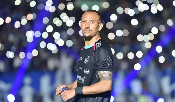 Gustavo Franca takjub dengan atmosfer Bobotoh di laga kandang perdana. (persib.co.id)