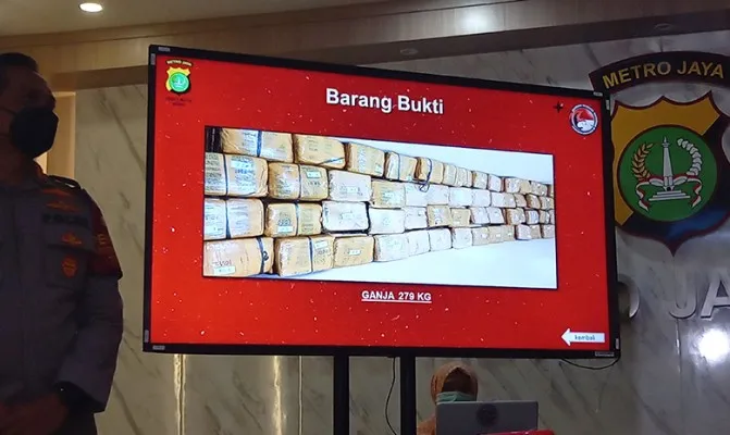 Polisi amankan empat tersangka kasus peredaran narkotika jenis ganja lintas provinsi sebanyak 279 kilogram. (Foto/cr01)