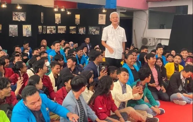 Ganjar Pranowo menghadiri Pameran Foto 25 Tahun Reformasi, disambut ratusan Mahasiswa dari berbagai elemen kampus di Indonesia .(aldi)