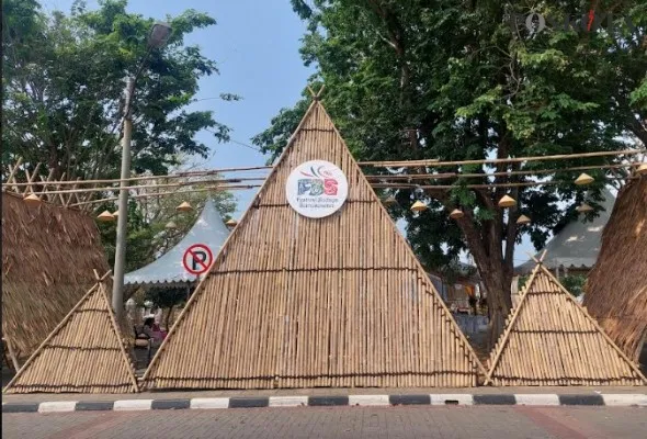 Gapura Festival Budaya Surosowan di Kawasan Banten Lama.(bilal)