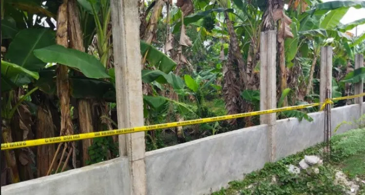 Lokasi penemuan mayat bayi  di Bintaradiberi  garis kuning.(Cr.02)