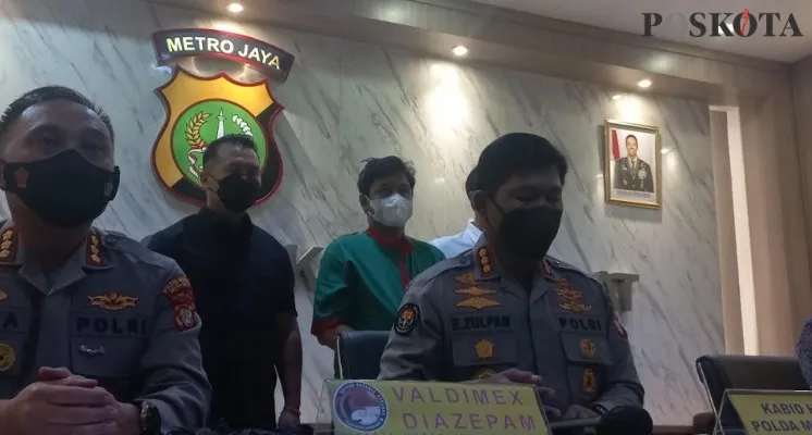 Gitaris band Kahitna, Andire Bayuadjie ditangkap Polres Metro Jakarta Barat atas kasus penyalahgunaan narkotika. (Poskota/Pandi)