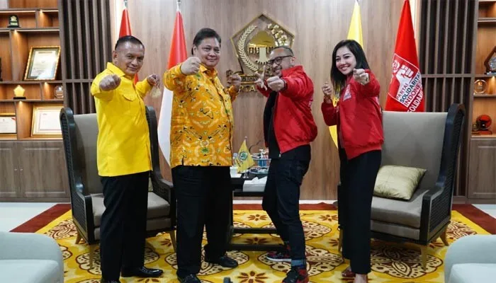 Ketua Umum DPP Partai Golkar Airlangga Hartarto menyambut silaturahim elite PSI .(foto: ist)