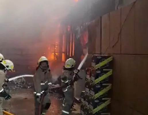 Kebakaran melanda gudang helm di Kalideres, Jakarta Barat. (Damkar)