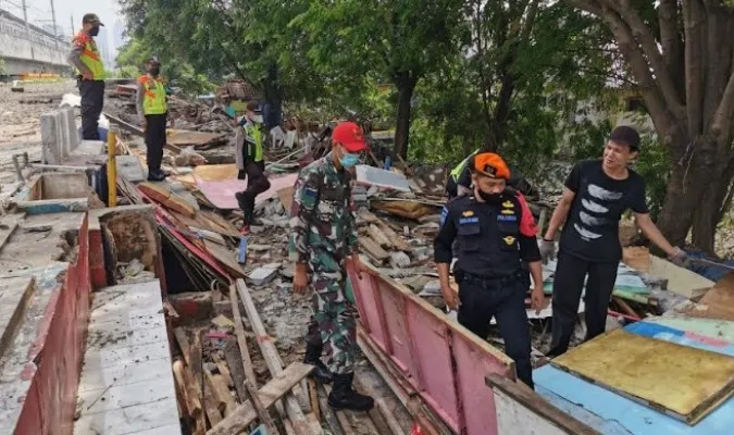 Penertiban 120 bangunan liar di kawasan Gunung Antang. (ist)