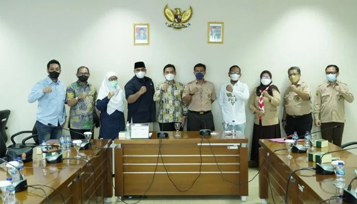 Jajaran DPRD Kota Bogor dan Dinas Pendidikan Kota Bogor menggelar rapat guna membahas beragam isu yang berkembang. (Humpro)