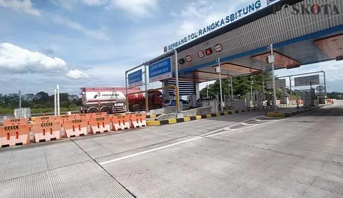 Suasana arus lalulintas di gerbang tol Rangkasbitung, Lebak. (Samsul Fatoni)