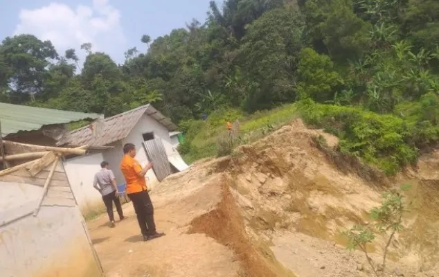 13 jiwa penghuni Hunian Sementara (Huntara) di Kecamatan Sukajaya harus mengungsi karena terdampak longsor.(Ist)