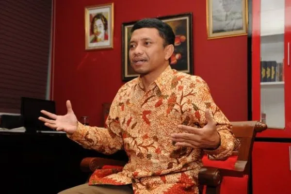 Foto: Anggota Komisi IX DPR RI Rahmad Handoyo menyoroti fenomena banyaknya generasi muda mahasiswa Indonesia yang pindah menjadi warga negara Singapura, dengan alasan penghasilan tinggi.  (Ist.)