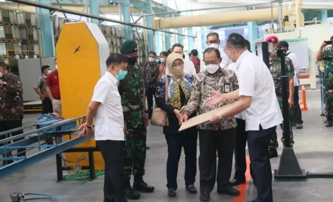 Plt. Direktur Jenderal Industri Kimia, Farmasi dan Tekstil (IKFT) Kementerian Perindustrian, Ignatius Warsito pada Peresmian Perluasan Pabrik Plant 5B dan Peninjauan Proyek Perluasan Pabrik Plant 5C PT Arwana Citramulia Tbk di Mojokerto, Jawa Timur.(Ist)