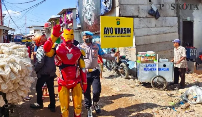 Iron Man bersama Polres Pelabuhan Tanjung Priok dan juga relawan mengajak anak-anak ikut vaksin. (cr11)