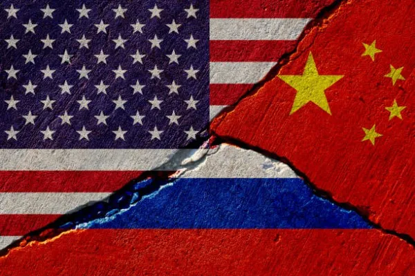 Ilustrasi bendera AS, Rusia, dan China. (Foto: iStock).