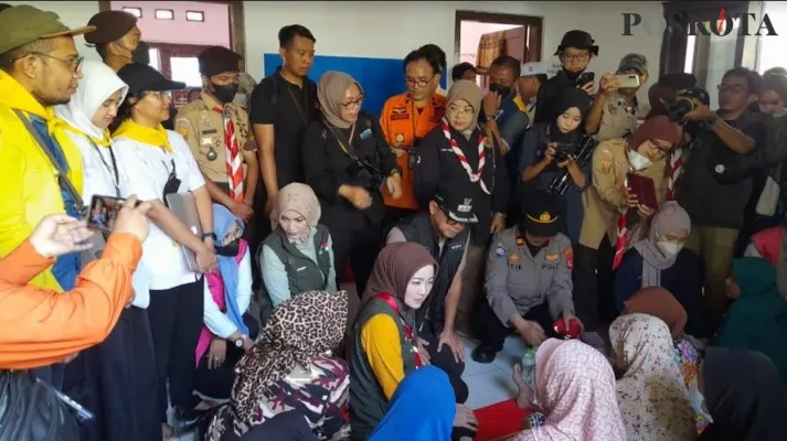 Istri Gubernur dan kapolda jabar kunjungi Gang barjo (panca)