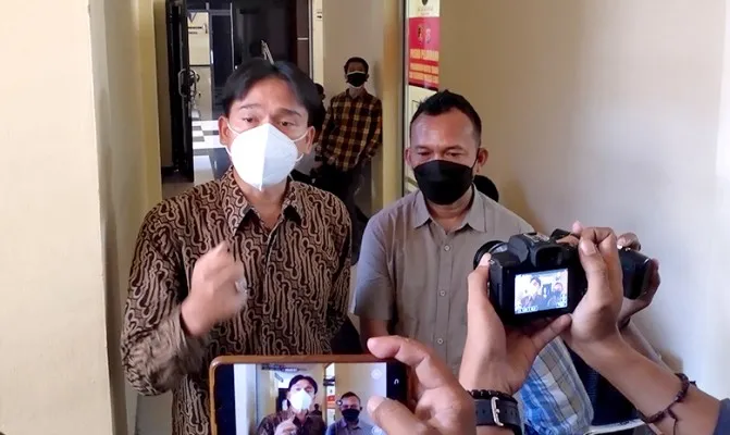 Kuasa Hukum TJ Jimi Siregar mendampingi Anggota DPRD Lebak, TJ. (Foto/yusuf)