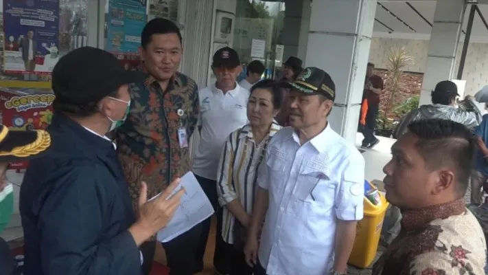 Kemenhub, Dishub dan DPRD DKI saat membahas kajian kondisi macet di perempatan Indomobil, PIK. (ist)