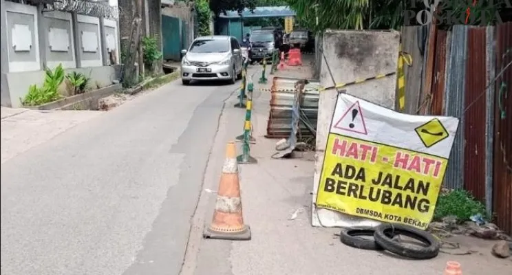 Jalan amblas di pangkalan 1 Bantargebang. (Ihsan Fahmi)