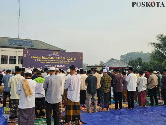 Pelaksanaan Sholat Idul Adha di Rutan Kelas I Tangerang. (Poskota.co.id/Veronica Prasetio)