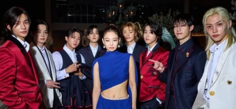 Jennie BLACKPINK dan Stray Kids tampil memukau di Met Gala 2024. (X Twitter.com)