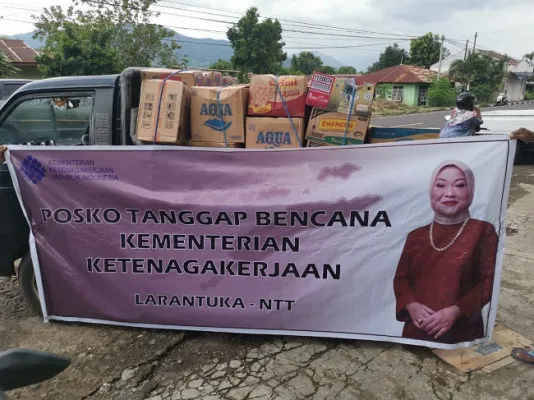 Logistik Kemenaker untuk banjir bandang dan longsor NTT. (foto: istimewa)