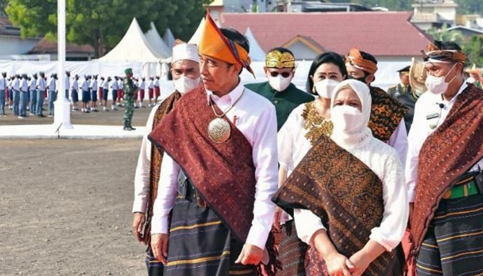 Mengenal Ragi, Pakaian Adat Ende yang Dipakai Jokowi untuk Pimpin Upacara Hari Lahir Pancasila 2022 - poskota.co.id