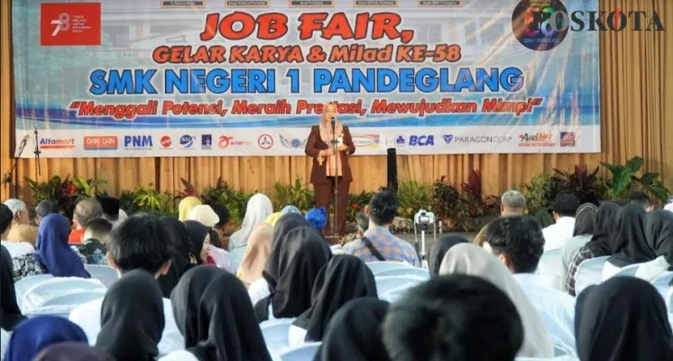 Ratusan warga Pandeglang saat mengikuti Job Fair. (Foto: Samsul Fatoni).